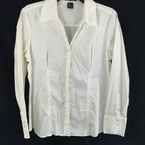 Autograph of NY woman's fitted, textured shirt